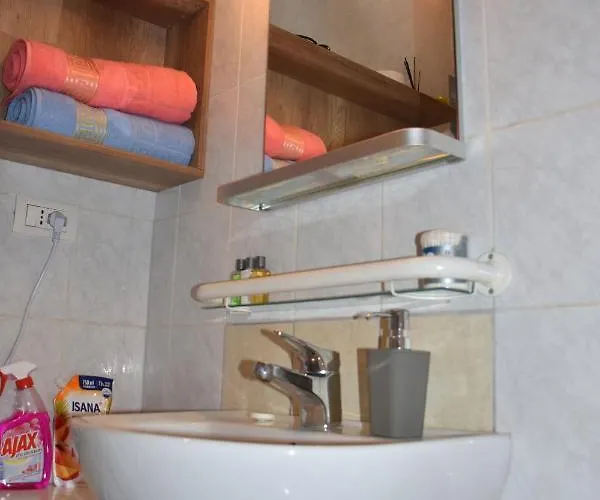 Absolute Cozy 地拉那